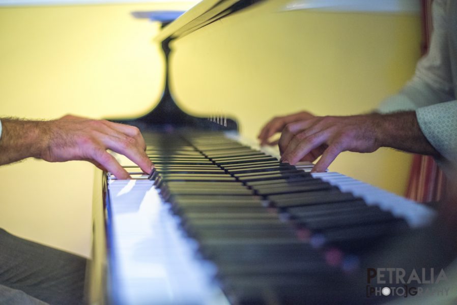 Imagen tocando el piano